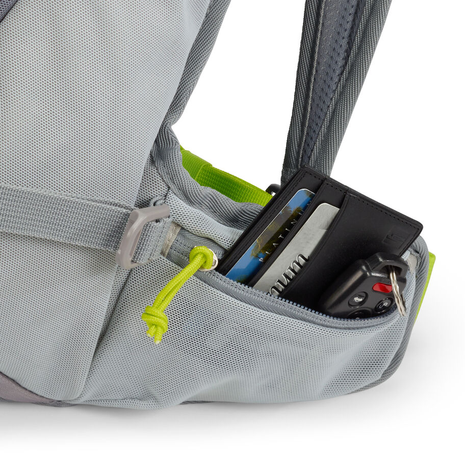 Hydrahike 2.0 16L Hydration Pack in the color Silver. image number 9