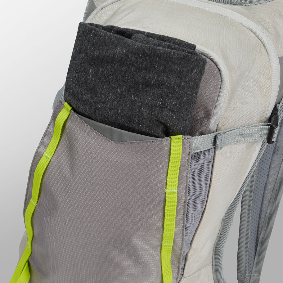 Hydrahike 2.0 8L Hydration Pack in the color Silver. image number 5