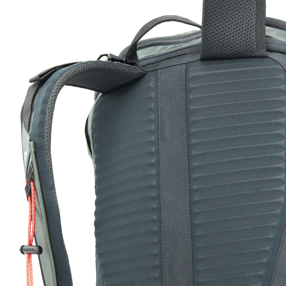Pathway 2.0 45L Backpack in the color Forest Green/Black. image number 9