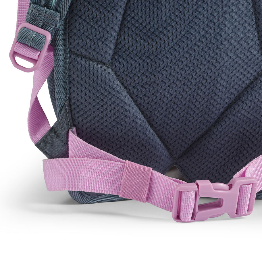 Hydrahike 2.0 Youth 8L Hydration Pack in the color Curious. image number 8